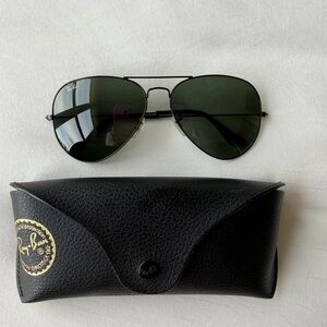 Ray-Ban Black Aviator Sunglasses with Case